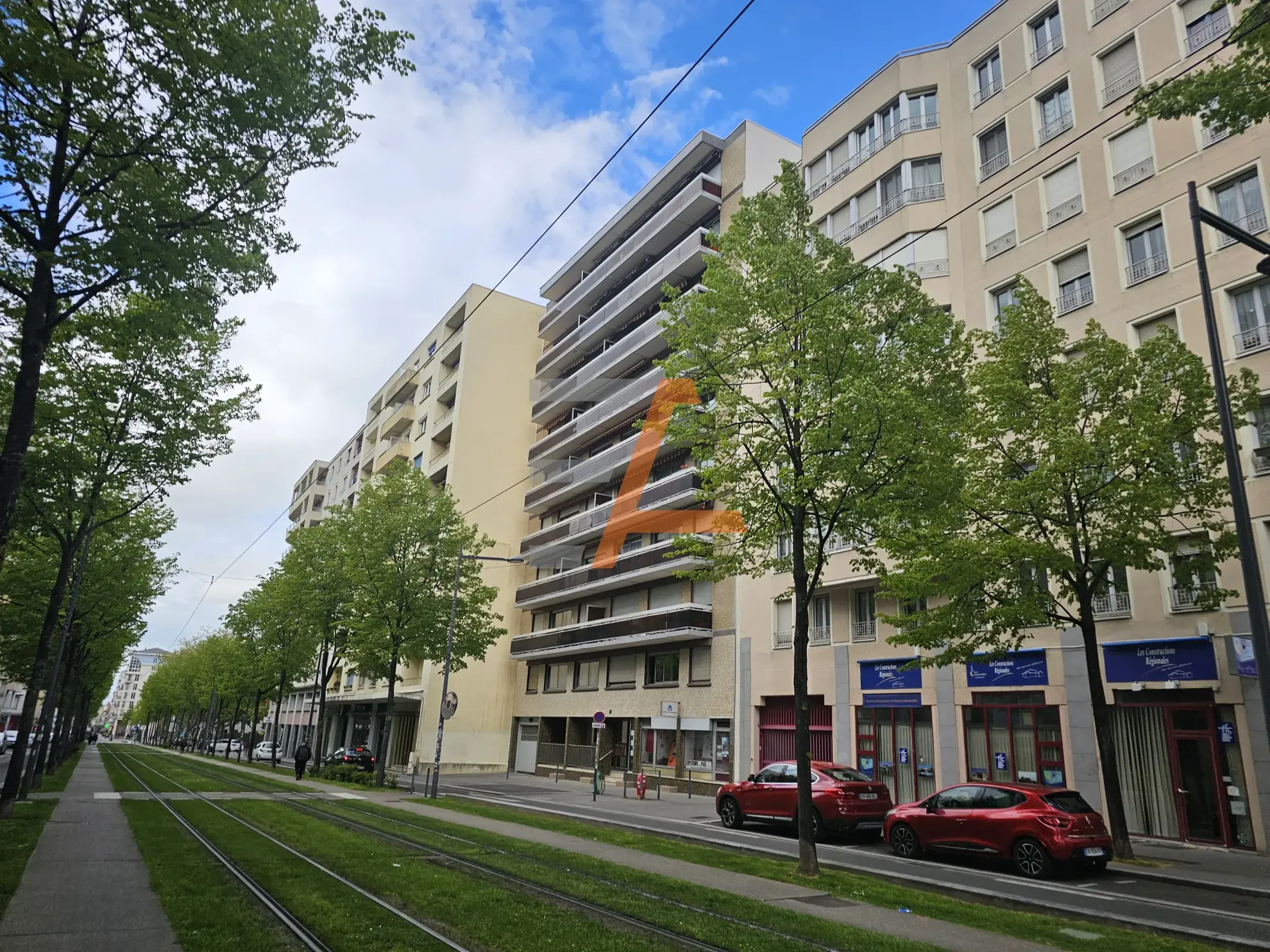 F3 de 76m² avec balcon, parking et ascenseur à Saint-Étienne 
