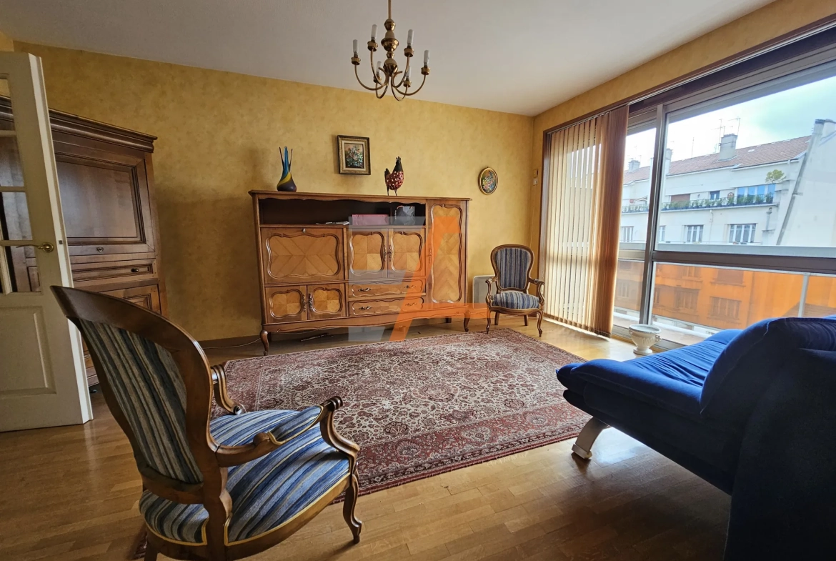 F3 de 76m² avec balcon, parking et ascenseur à Saint-Étienne 