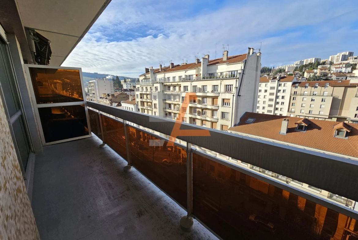 F3 de 76m² avec balcon, parking et ascenseur à Saint-Étienne 