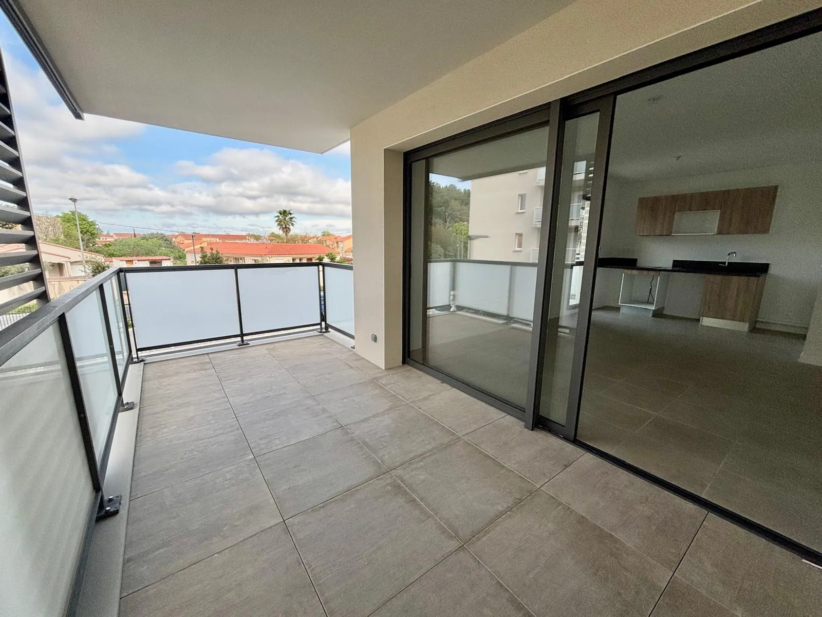 Bel appartement T2 lumineux avec terrasse à Elne, proche commodités 