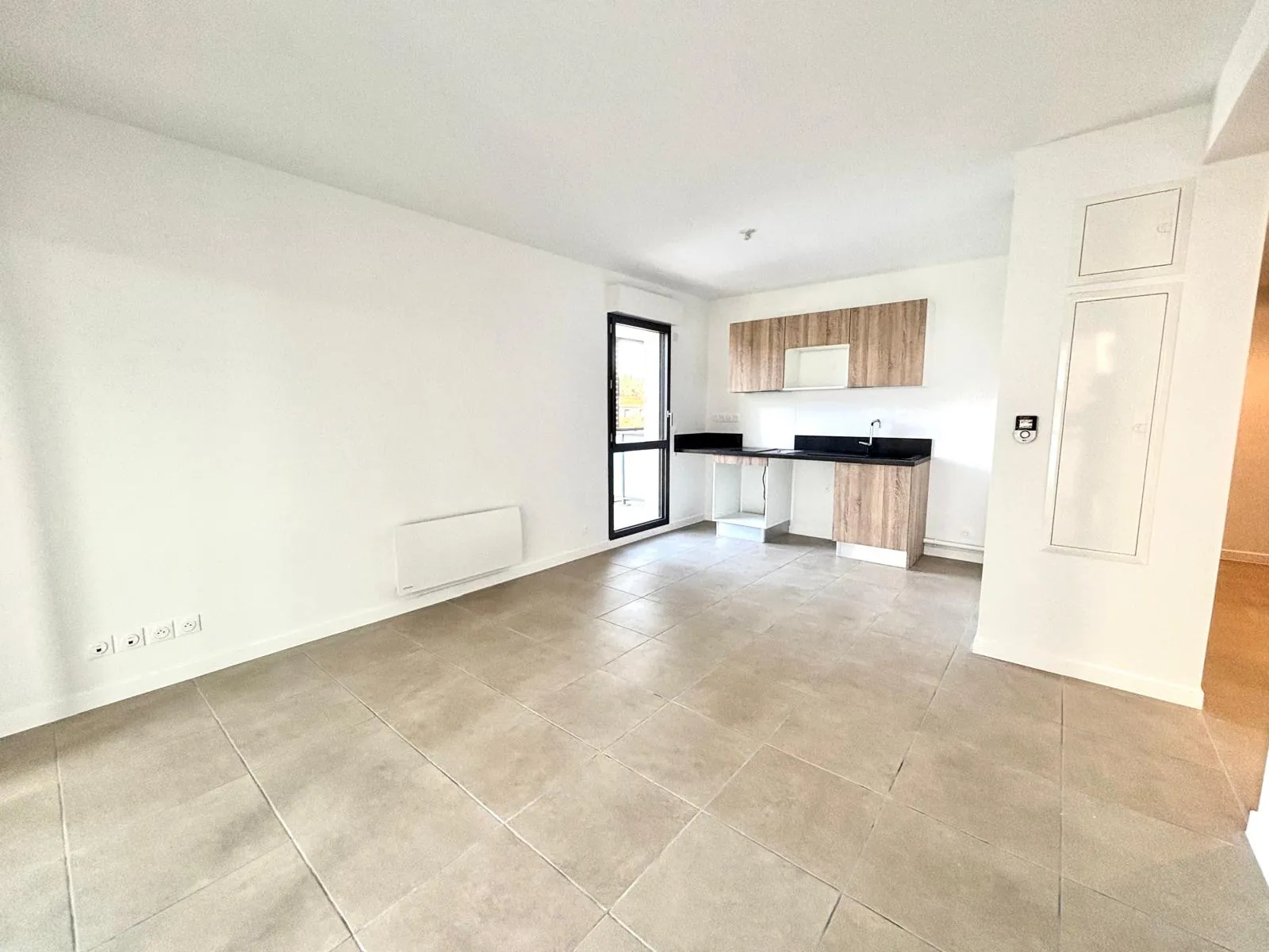 Bel appartement T2 lumineux avec terrasse à Elne, proche commodités 
