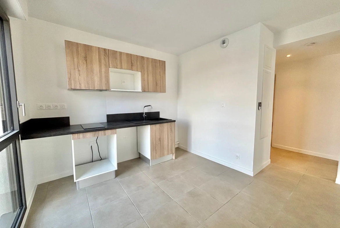 Bel appartement T2 lumineux avec terrasse à Elne, proche commodités 