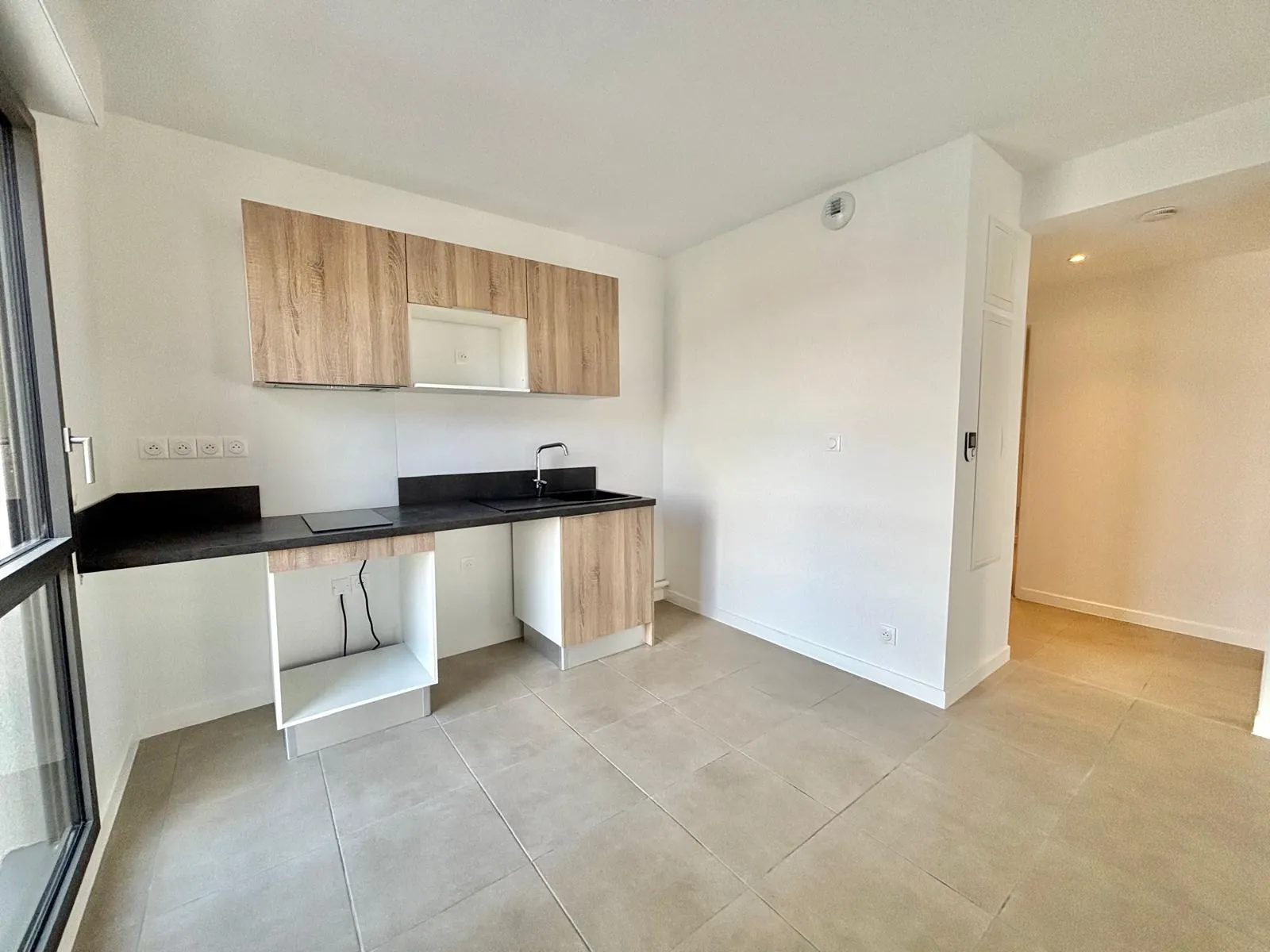 Bel appartement T2 lumineux avec terrasse à Elne, proche commodités 
