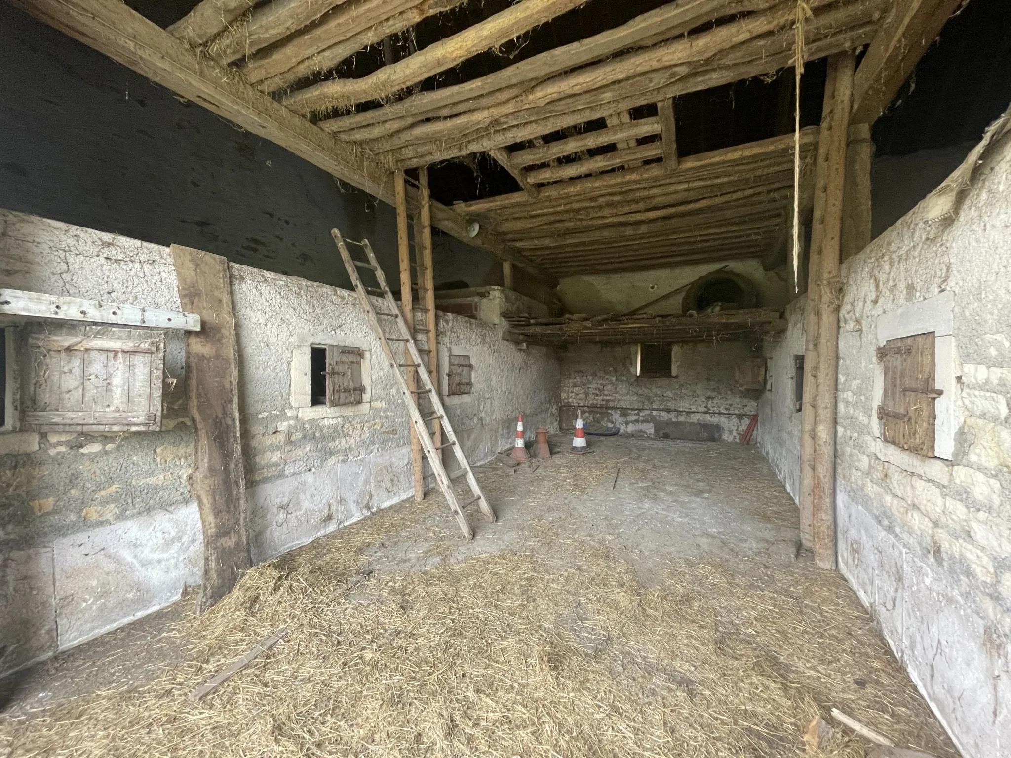 Maison à rénover avec grand terrain près de Prémery dans la Nièvre 