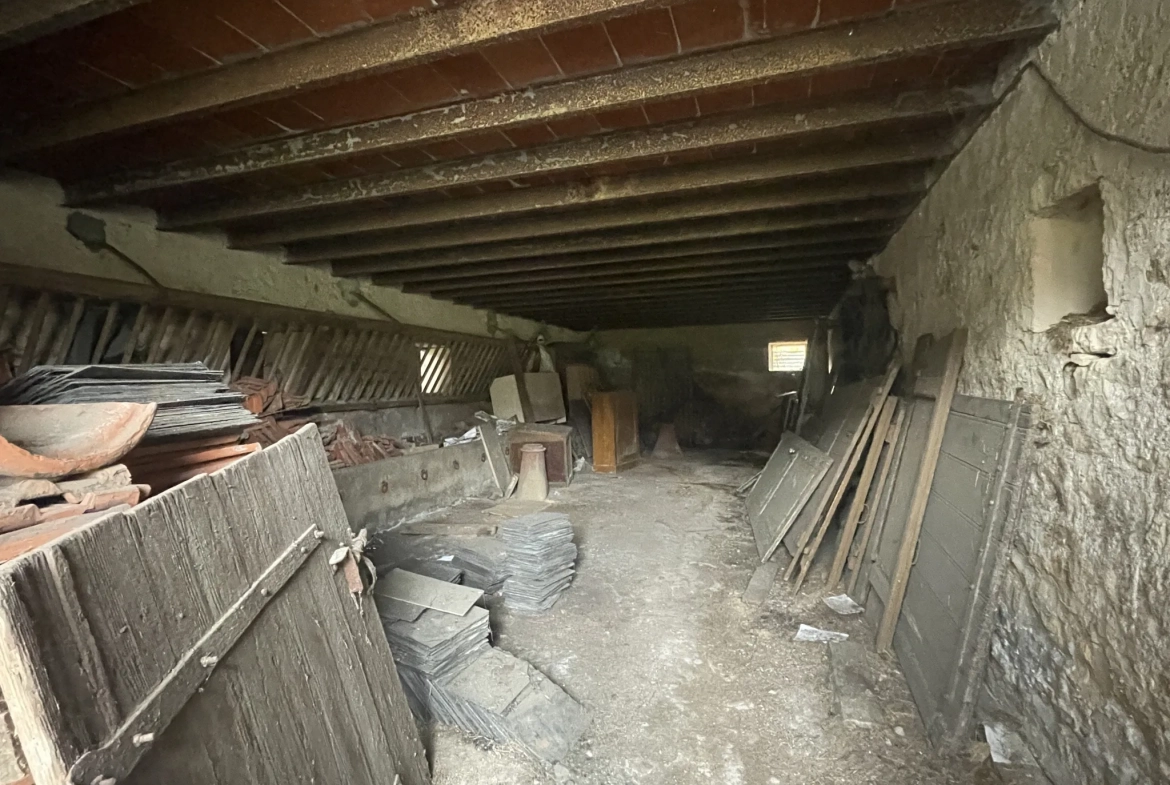 Maison à rénover avec grand terrain près de Prémery dans la Nièvre 