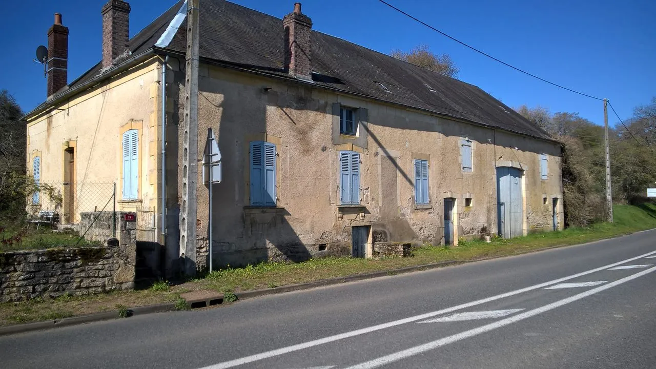 Maison à rénover avec grand terrain près de Prémery dans la Nièvre 
