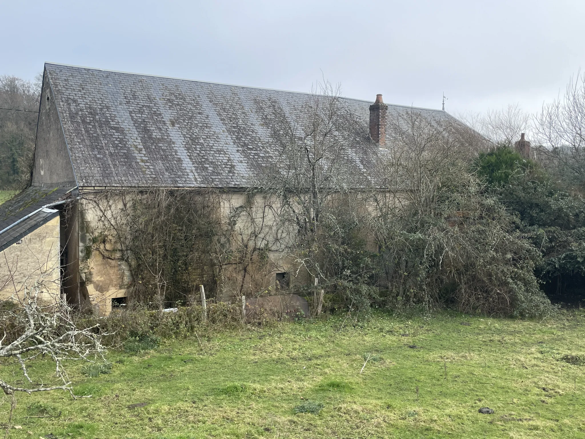 Maison à rénover avec grand terrain près de Prémery dans la Nièvre 