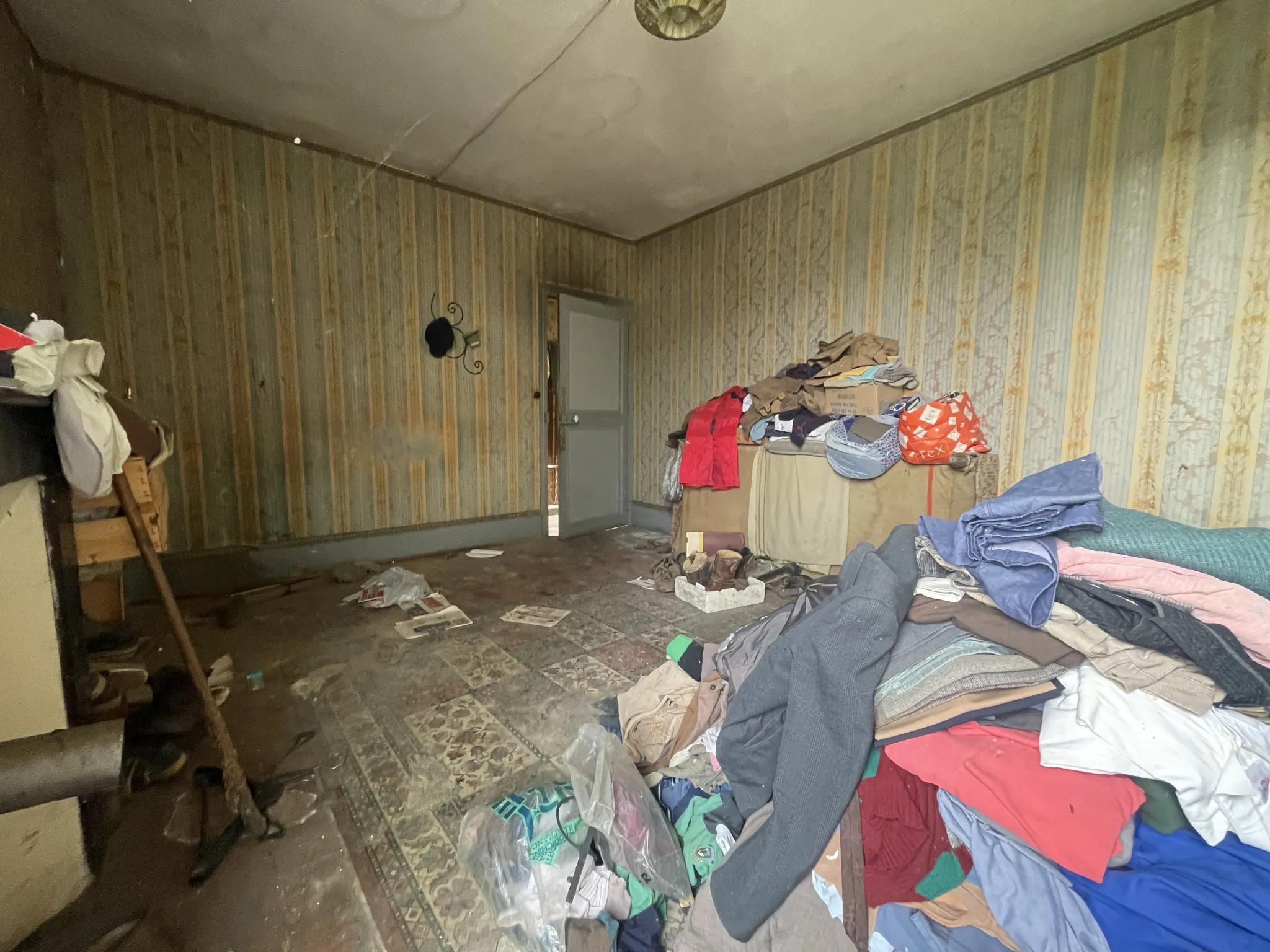 Maison à rénover avec grand terrain près de Prémery dans la Nièvre 