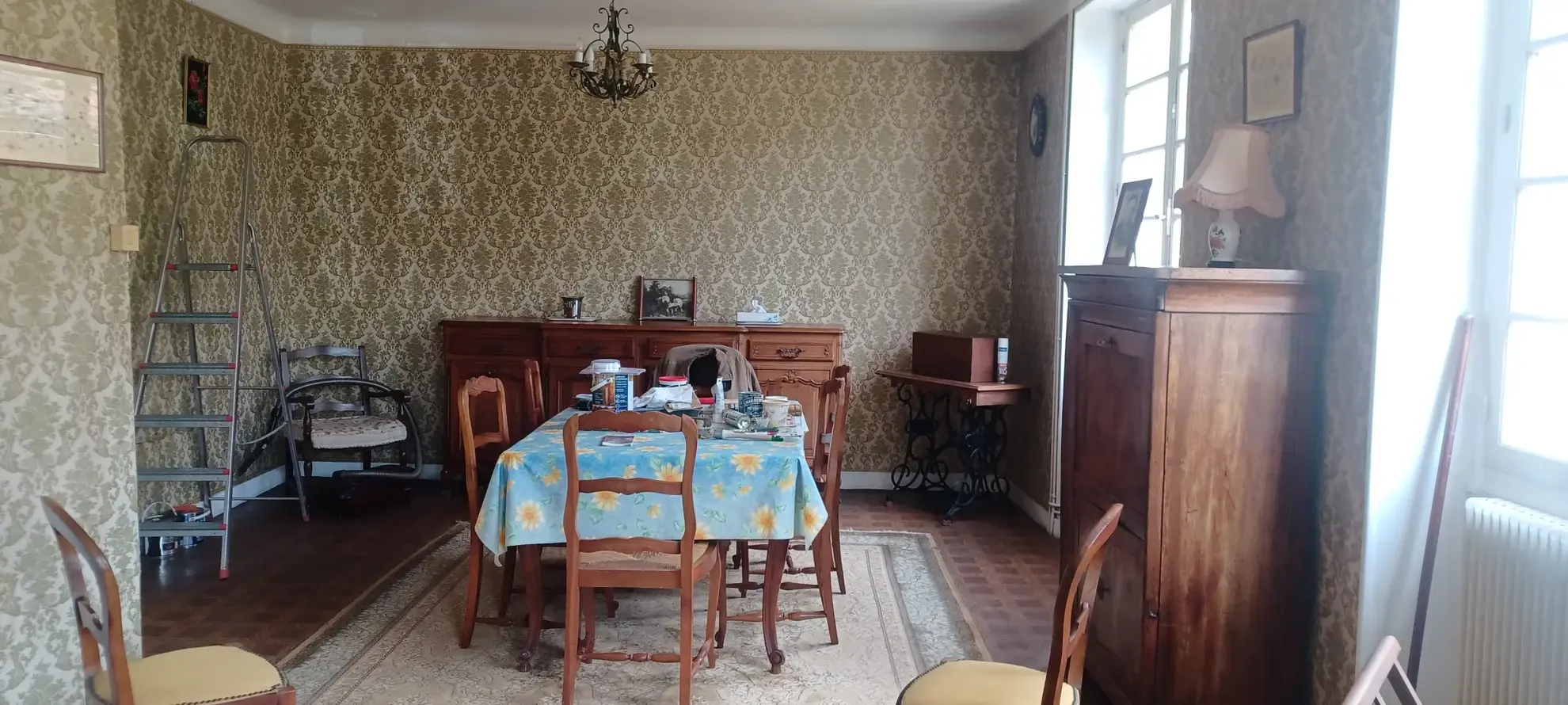 Maison à rénover à Sarlat, proche du centre-ville historique avec jardin et potentiel de division 
