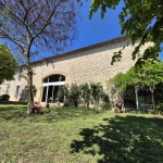 Magnifique maison en pierre de 192 m² avec jardin et dépendances à Morizes