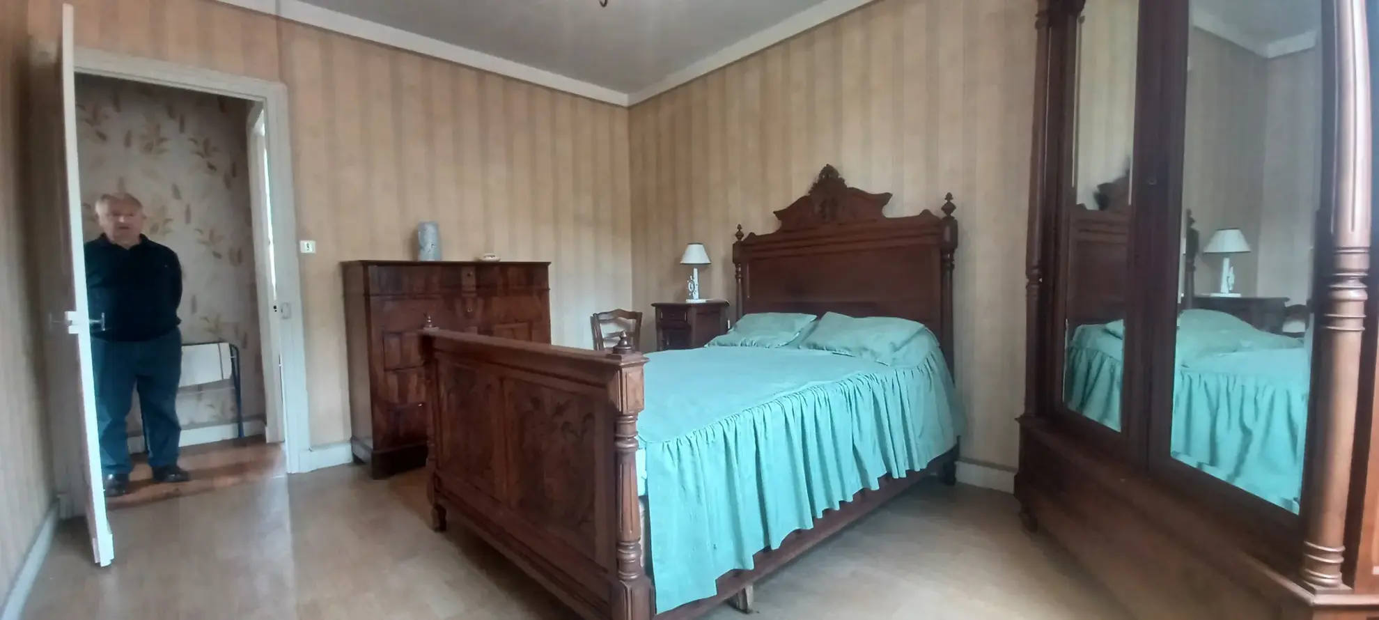 Maison à rénover à Sarlat, proche du centre-ville historique avec jardin et potentiel de division 