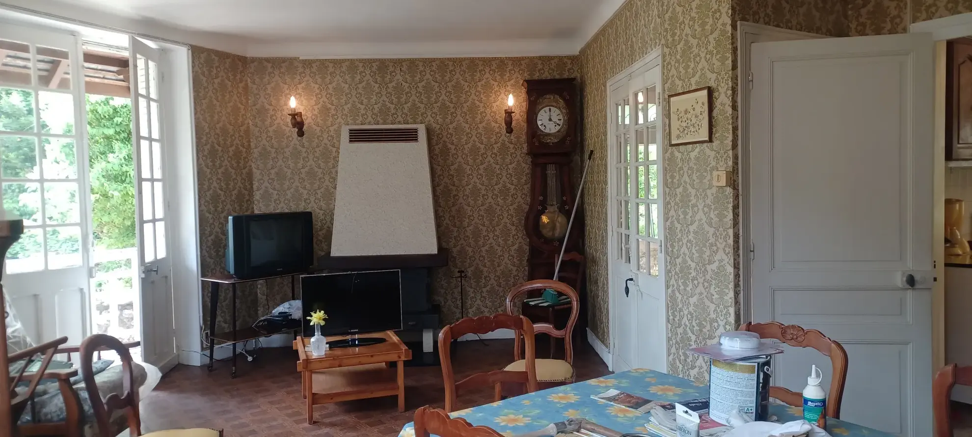 Maison à rénover à Sarlat, proche du centre-ville historique avec jardin et potentiel de division 