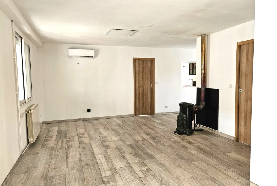 Villa de 80 m² à vendre à St Genies de Comolas, plain-pied avec terrasse et jardin clos 