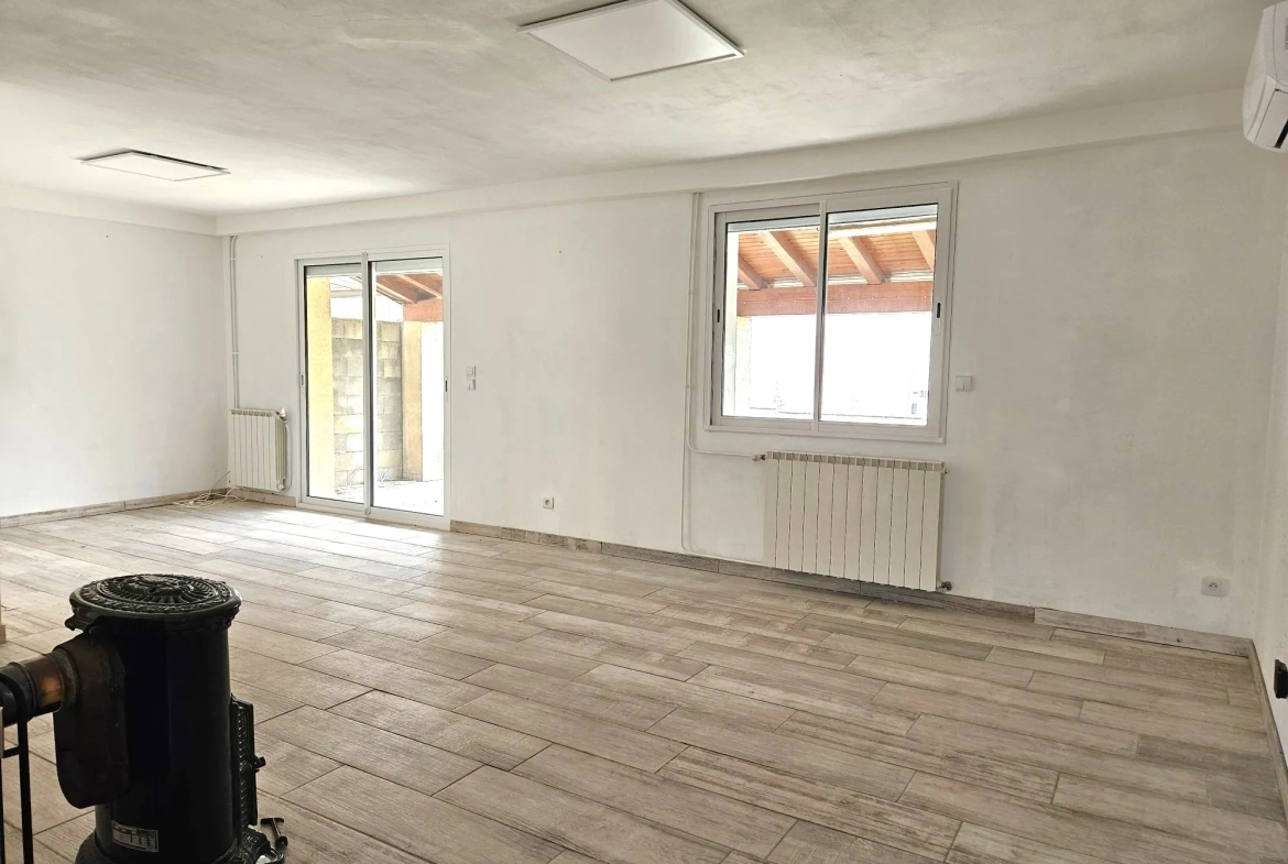 Villa de 80 m² à vendre à St Genies de Comolas, plain-pied avec terrasse et jardin clos 