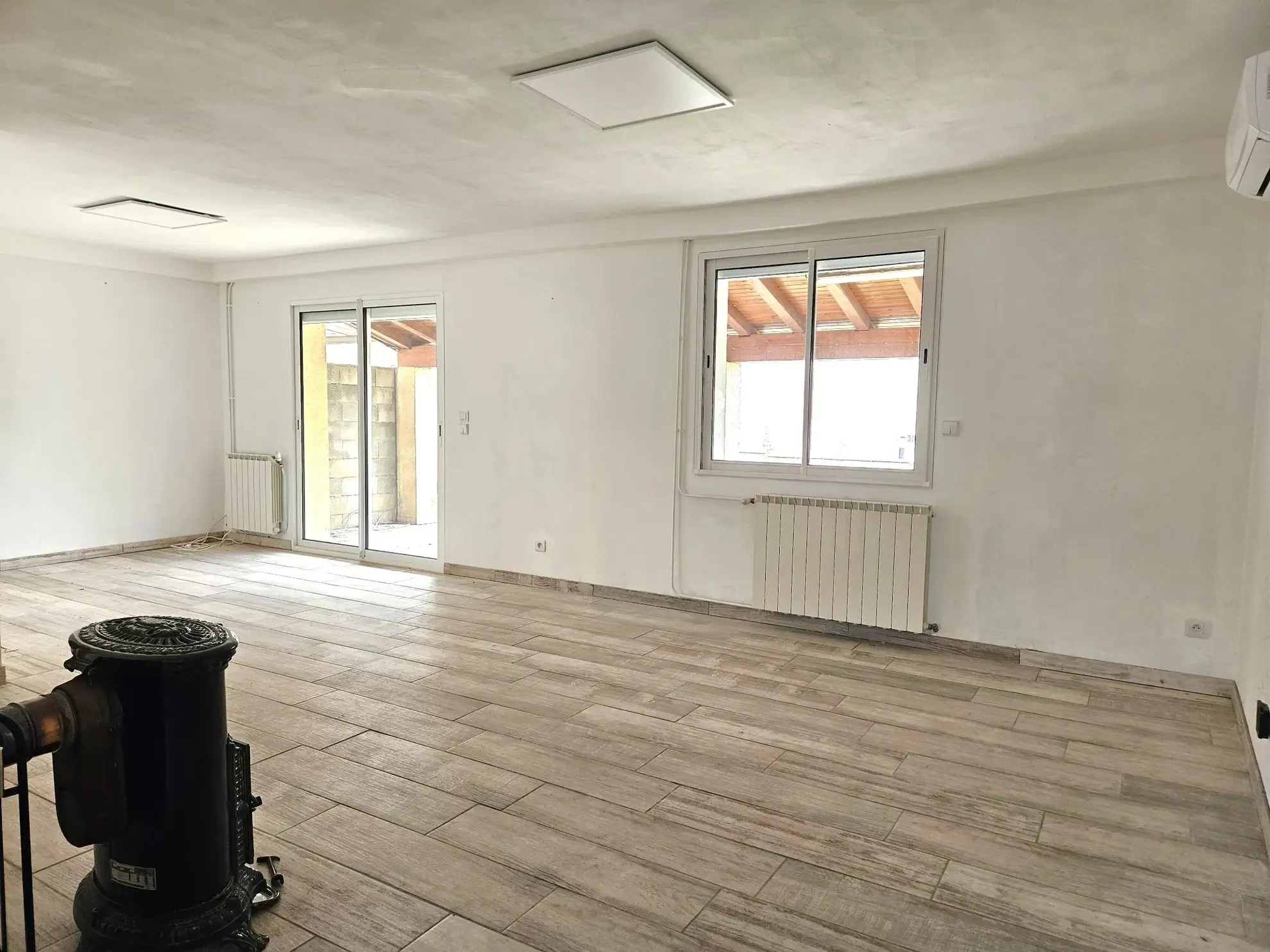 Villa de 80 m² à vendre à St Genies de Comolas, plain-pied avec terrasse et jardin clos 
