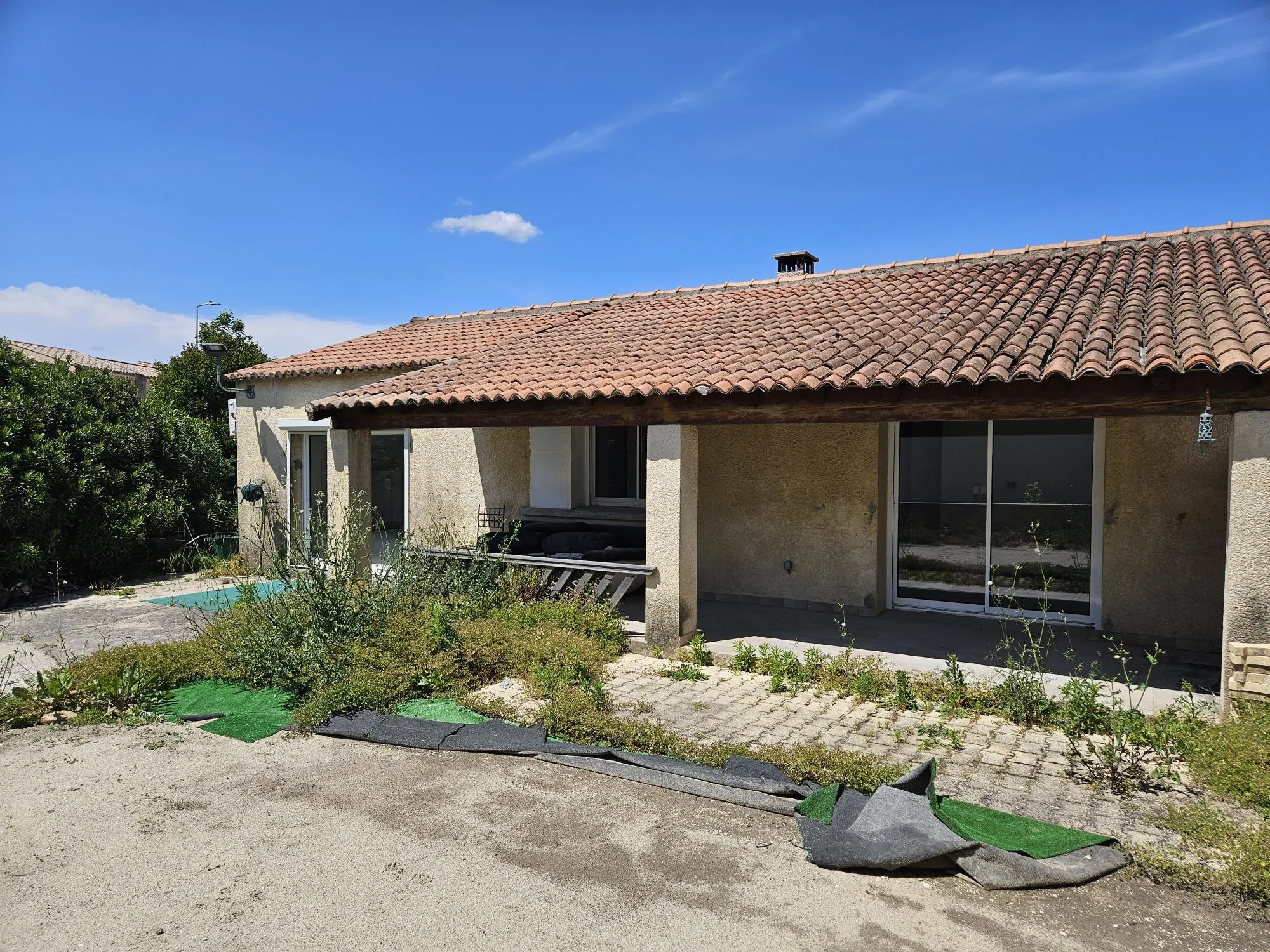 Villa de 80 m² à vendre à St Genies de Comolas, plain-pied avec terrasse et jardin clos 