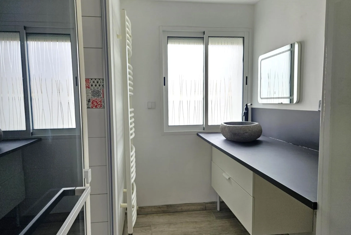 Villa de 80 m² à vendre à St Genies de Comolas, plain-pied avec terrasse et jardin clos 