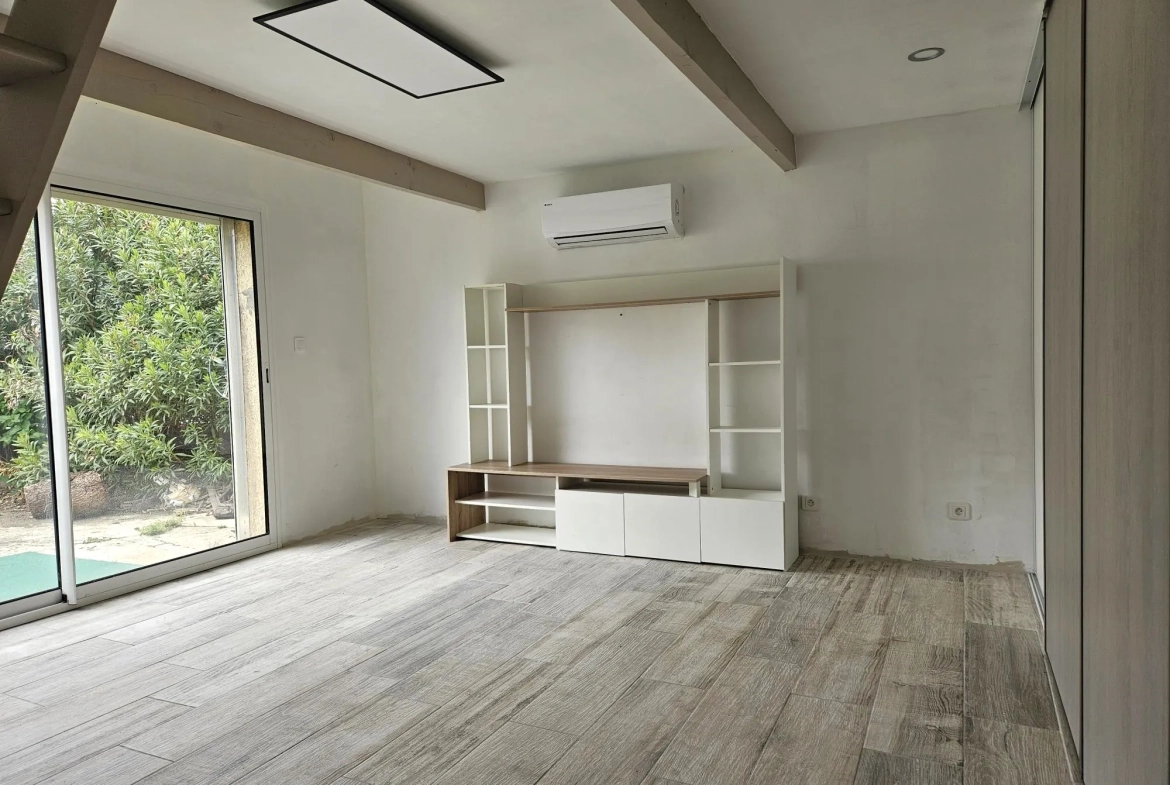 Villa de 80 m² à vendre à St Genies de Comolas, plain-pied avec terrasse et jardin clos 