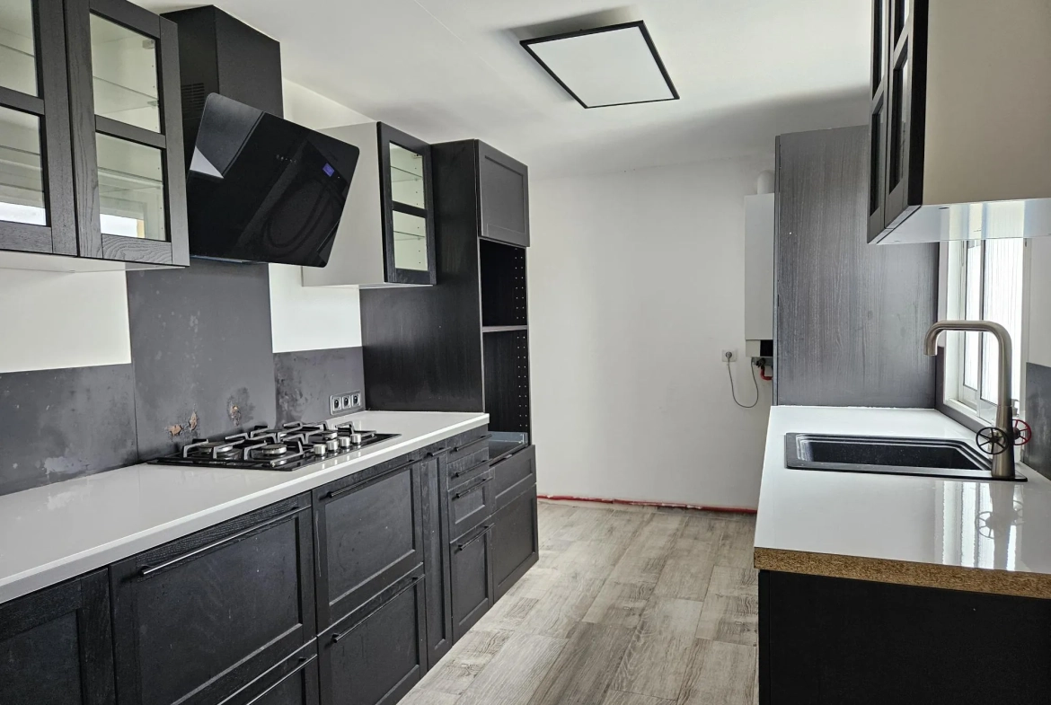 Villa de 80 m² à vendre à St Genies de Comolas, plain-pied avec terrasse et jardin clos 