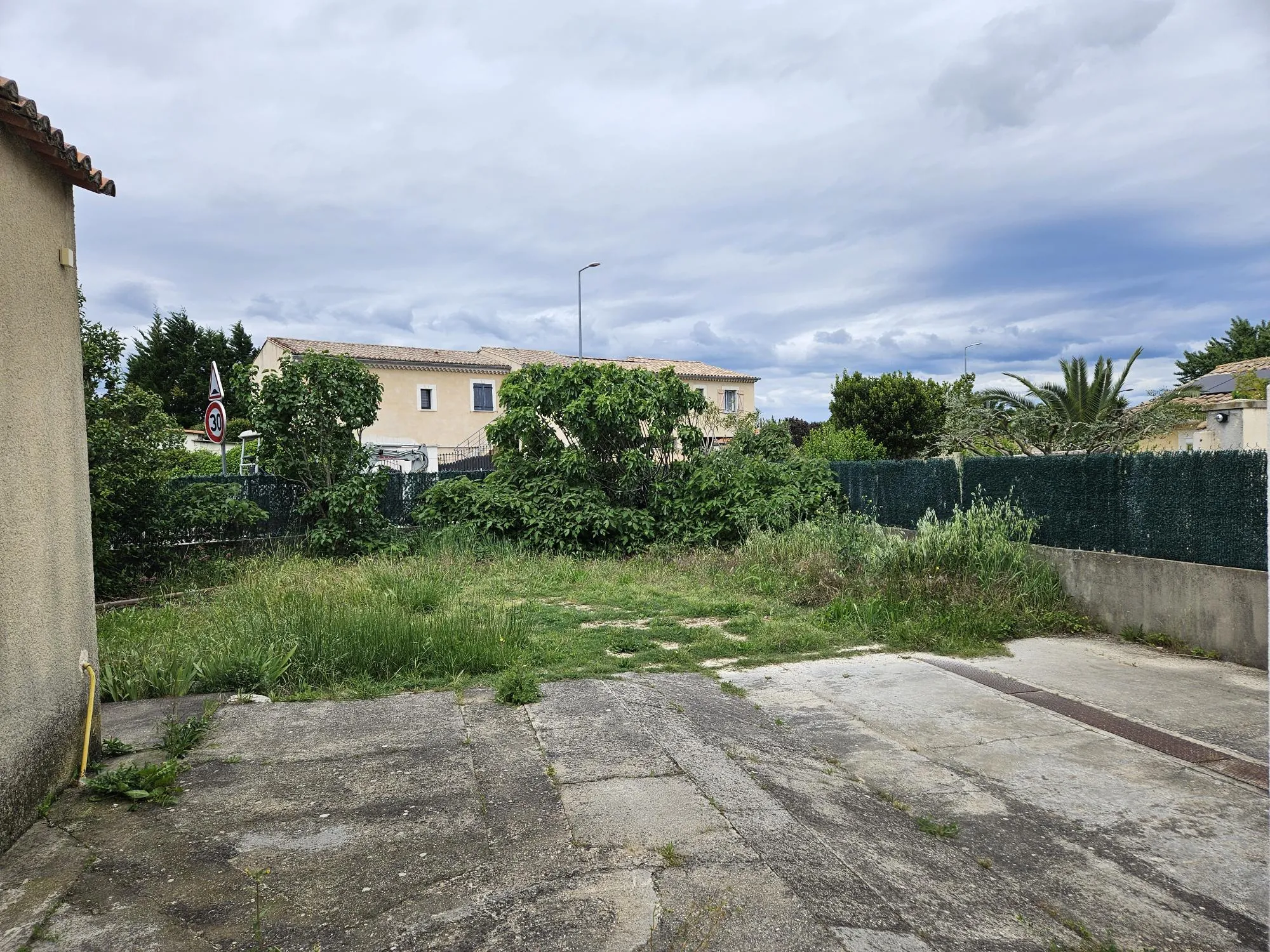 Villa de 80 m² à vendre à St Genies de Comolas, plain-pied avec terrasse et jardin clos 