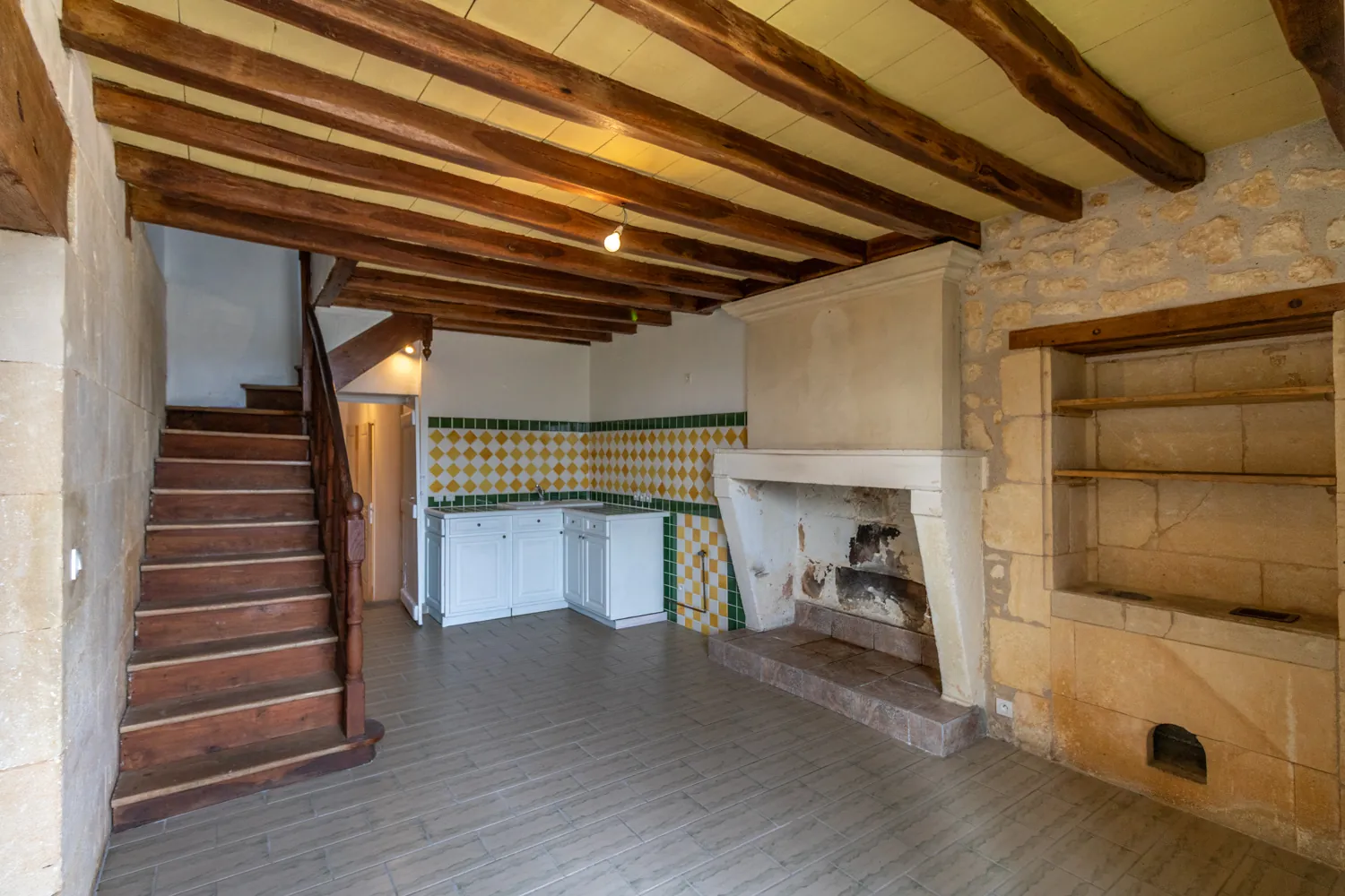 Charmante maison charentaise rénovée de 149 m² avec dépendance et jardin à Pons 