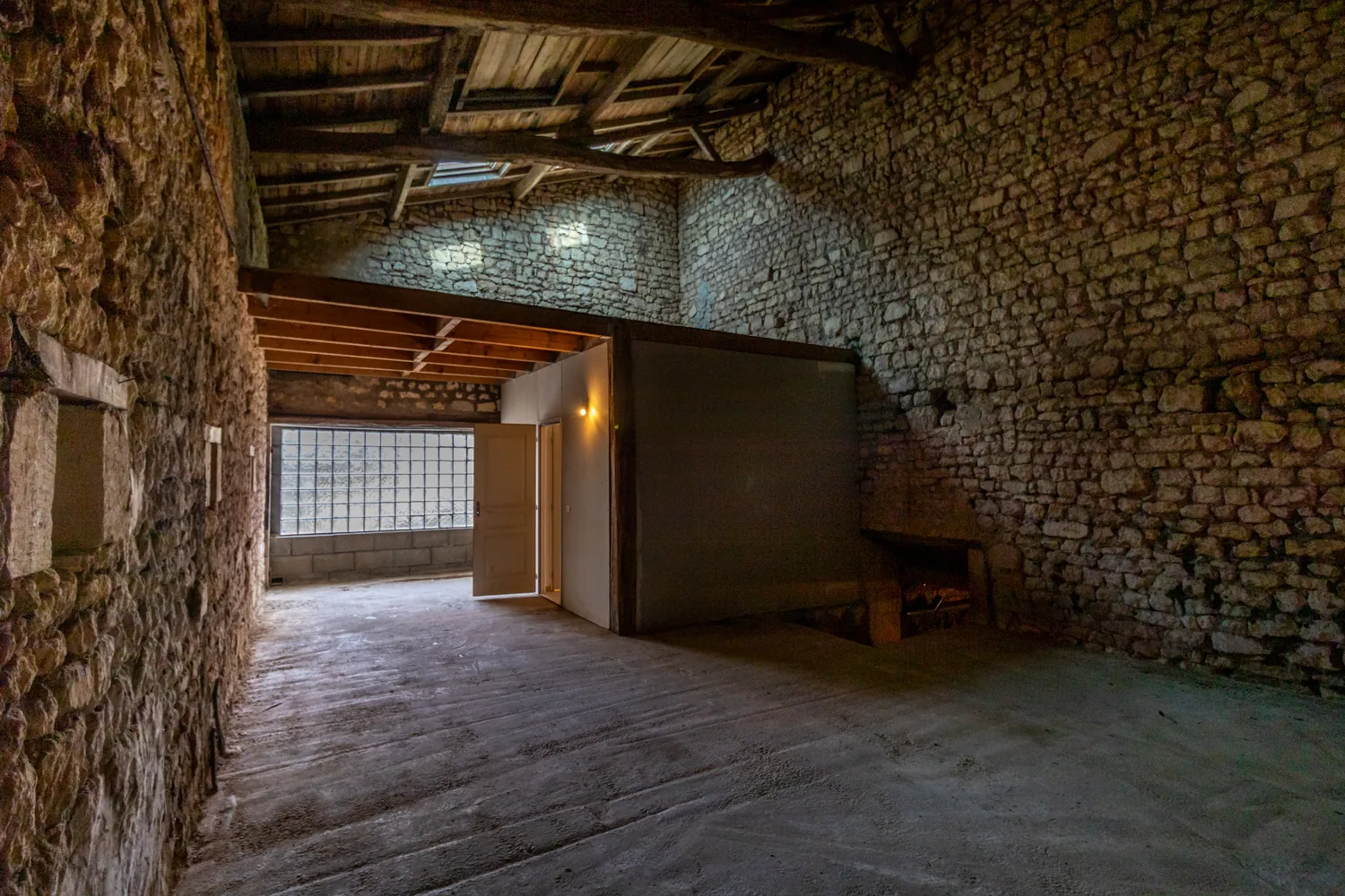 Charmante maison charentaise rénovée de 149 m² avec dépendance et jardin à Pons 