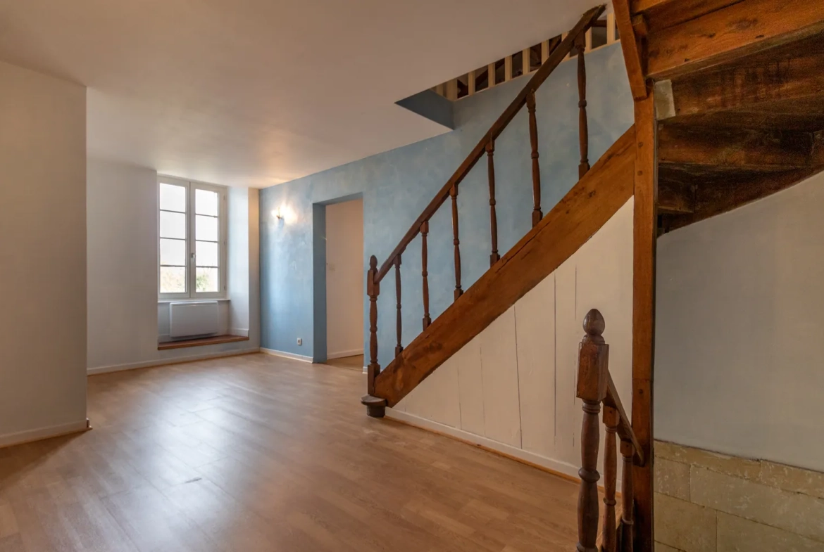 Charmante maison charentaise rénovée de 149 m² avec dépendance et jardin à Pons 