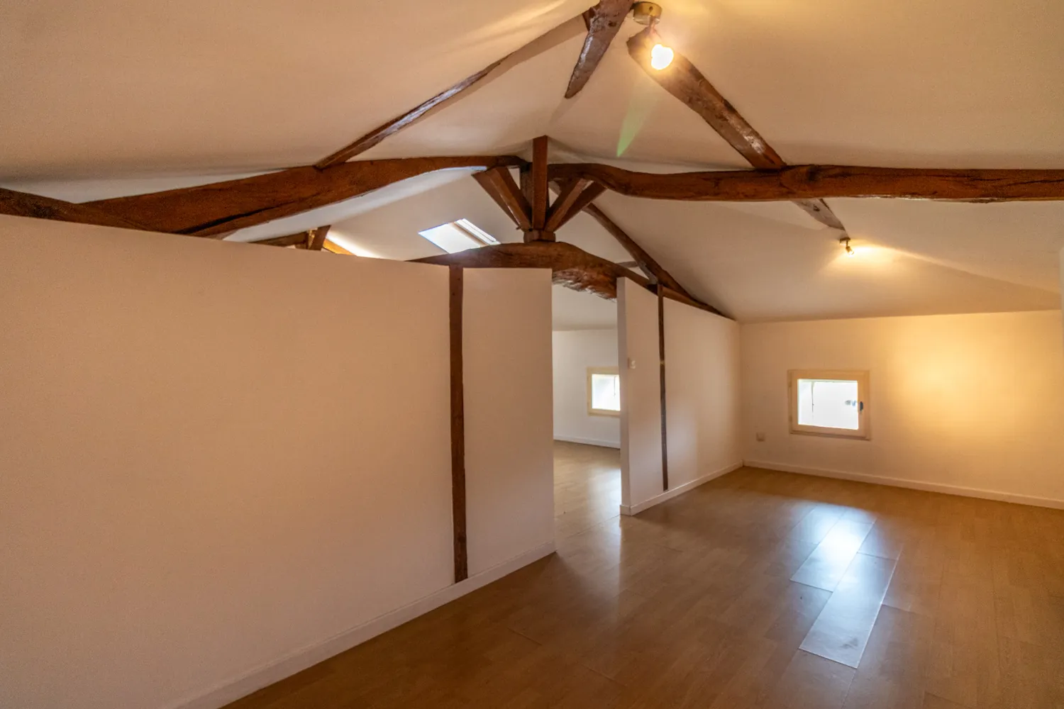 Charmante maison charentaise rénovée de 149 m² avec dépendance et jardin à Pons 