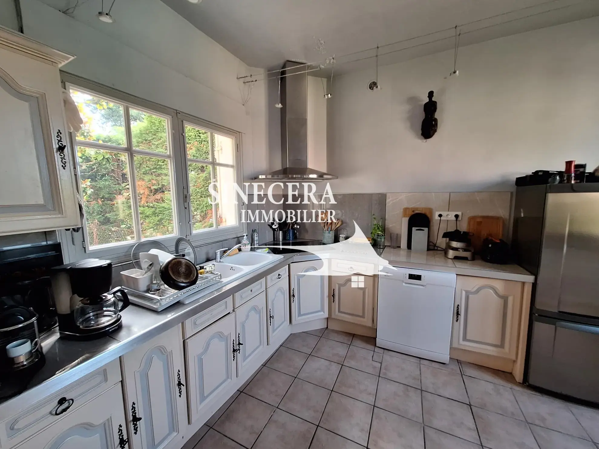 Belle maison à Ribérac avec piscine, grand terrain et dépendances 