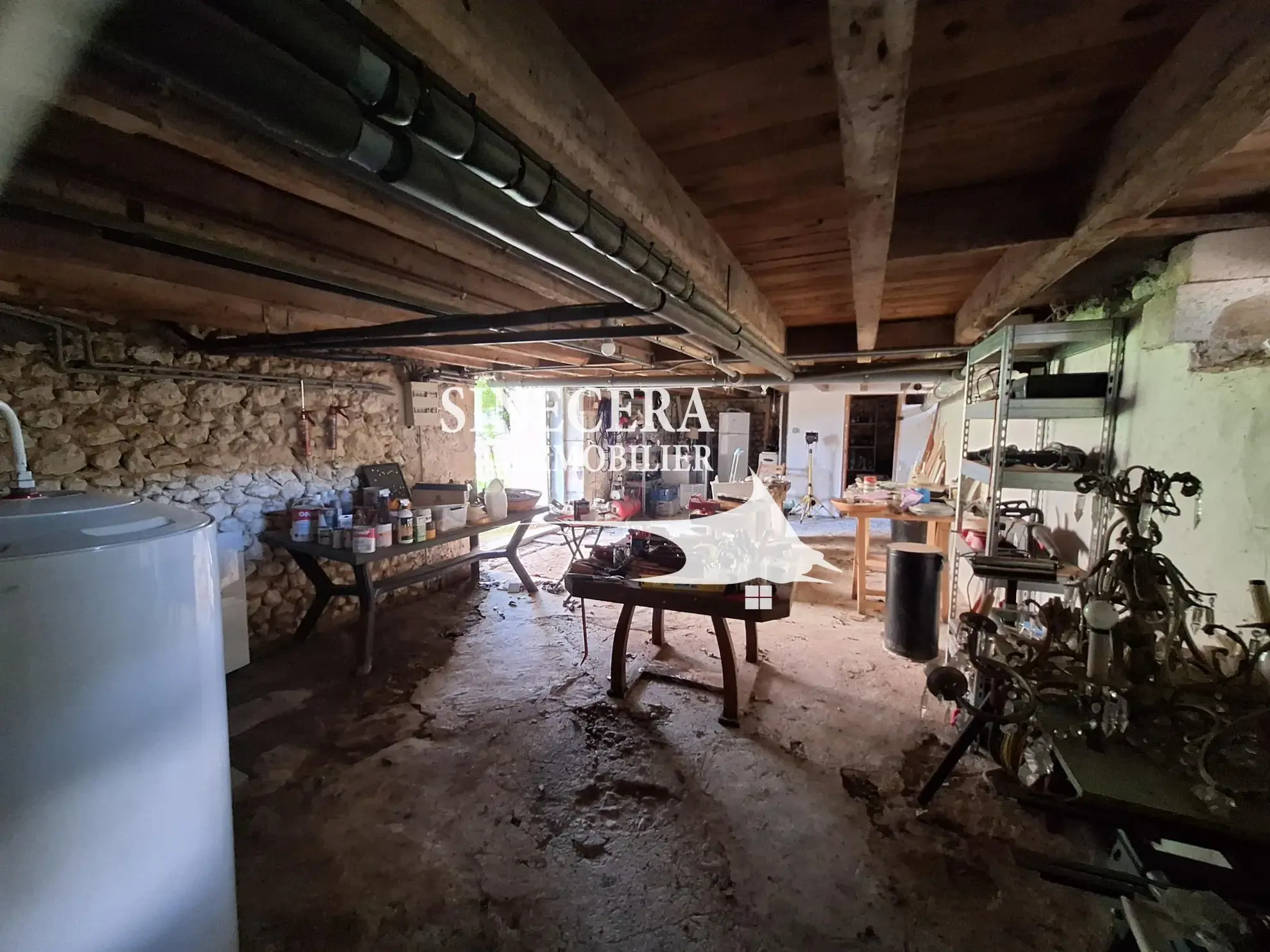 Belle maison à Ribérac avec piscine, grand terrain et dépendances 