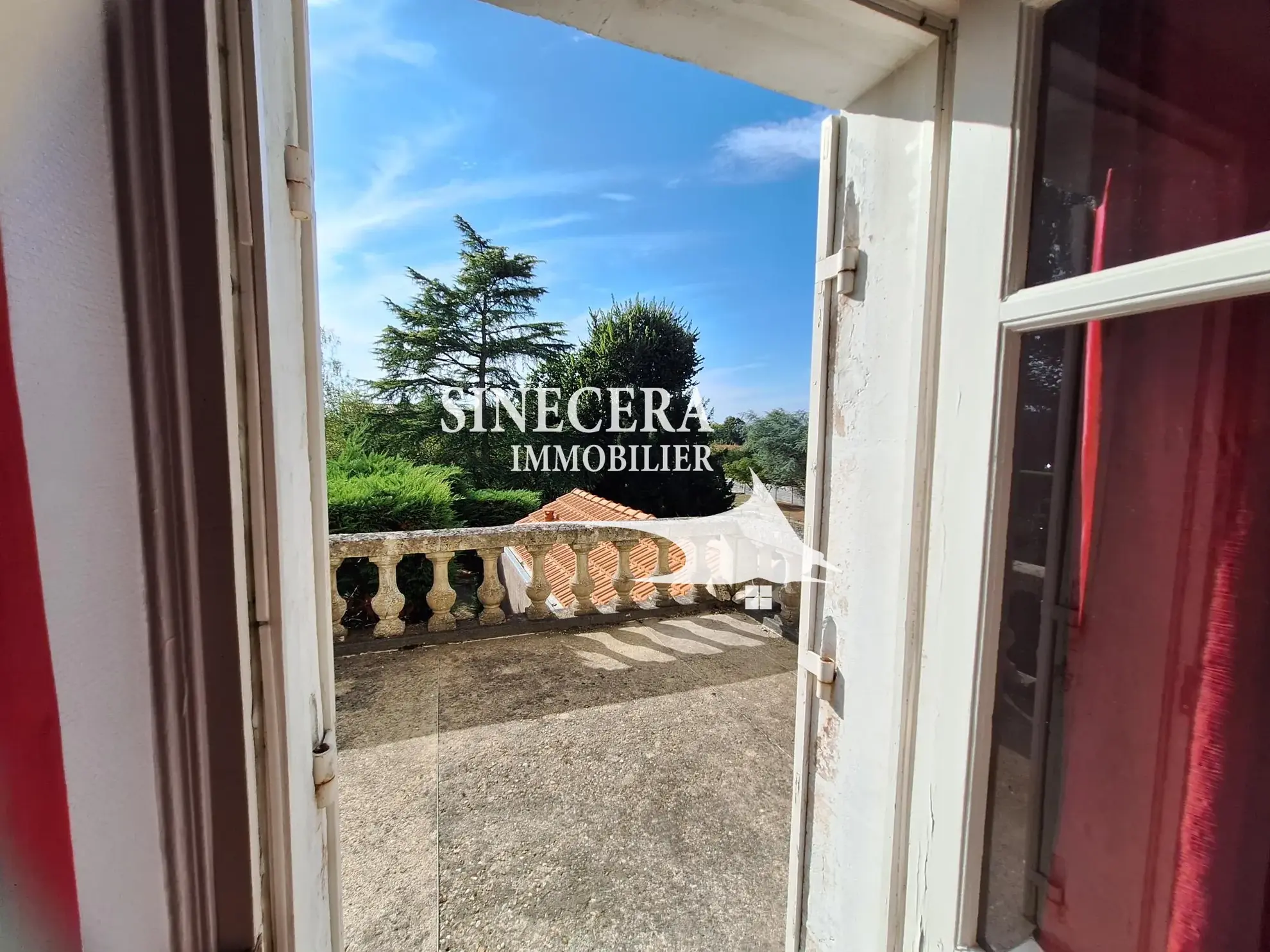Belle maison à Ribérac avec piscine, grand terrain et dépendances 