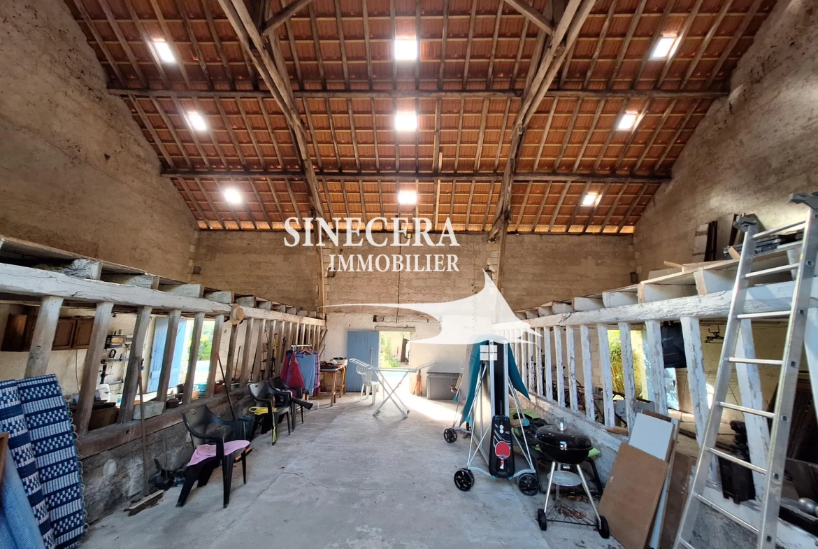 Belle maison à Ribérac avec piscine, grand terrain et dépendances 
