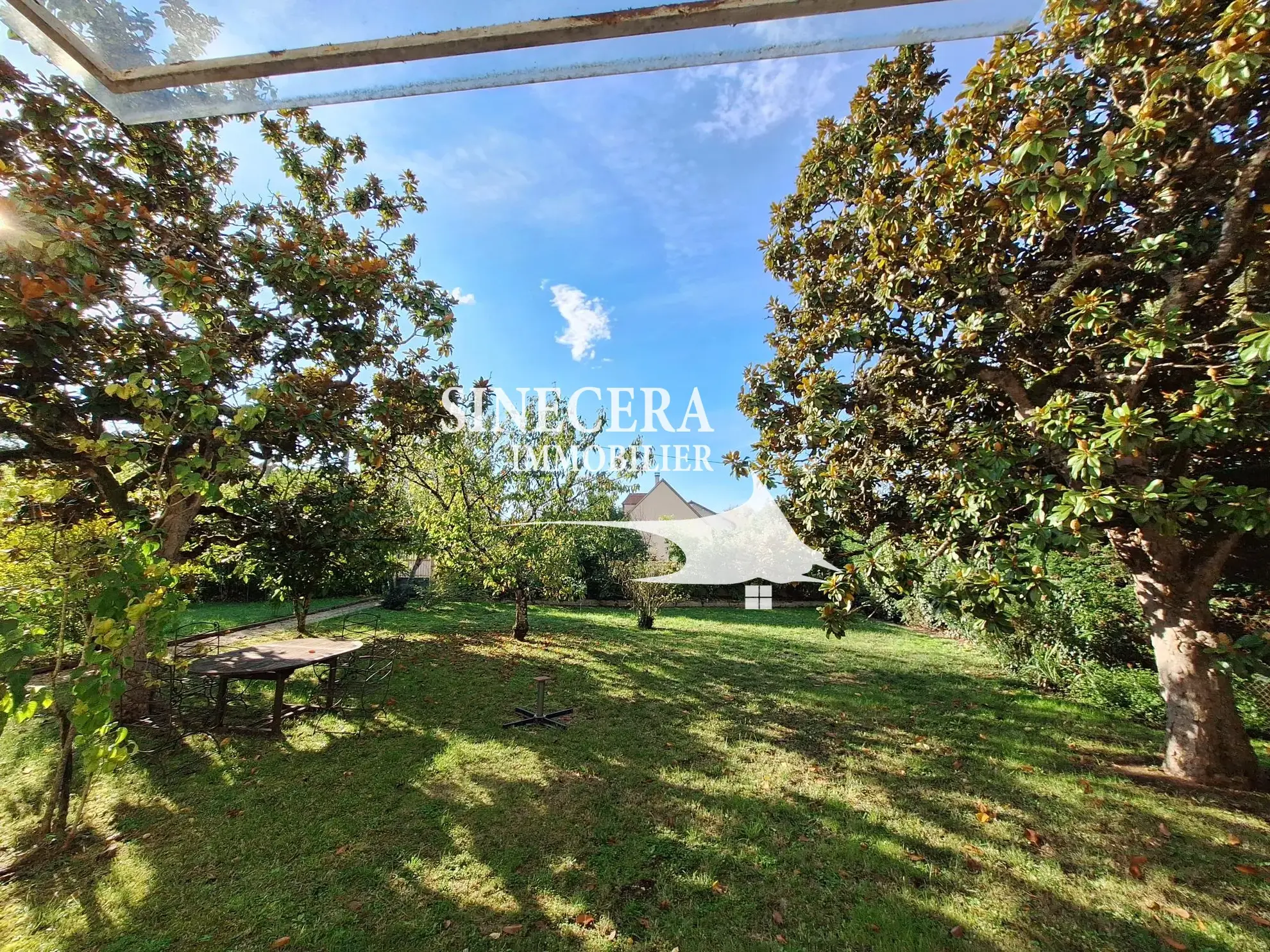Belle maison à Ribérac avec piscine, grand terrain et dépendances 