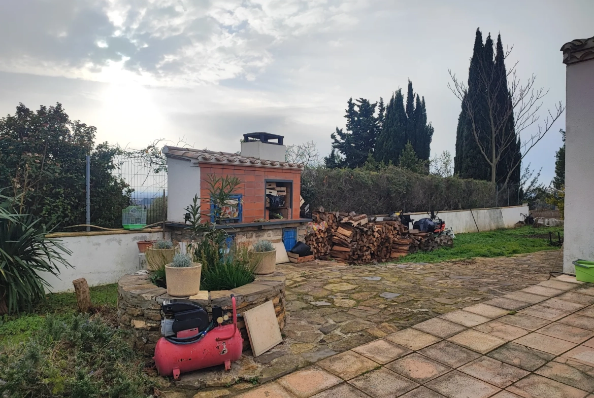 Grande villa familiale avec piscine dans le Minervois, vue montagne et terrain de 1142 m² 