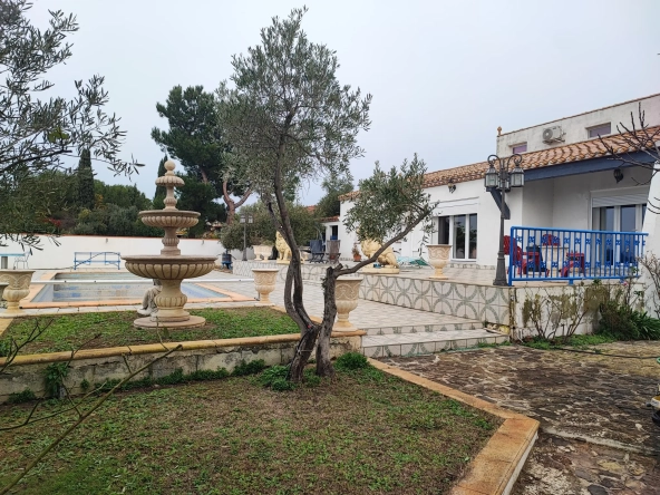 Grande villa familiale avec piscine dans le Minervois, vue montagne et terrain de 1142 m²