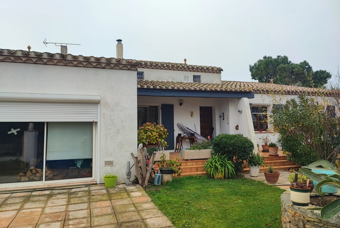 Grande villa familiale avec piscine dans le Minervois, vue montagne et terrain de 1142 m² 