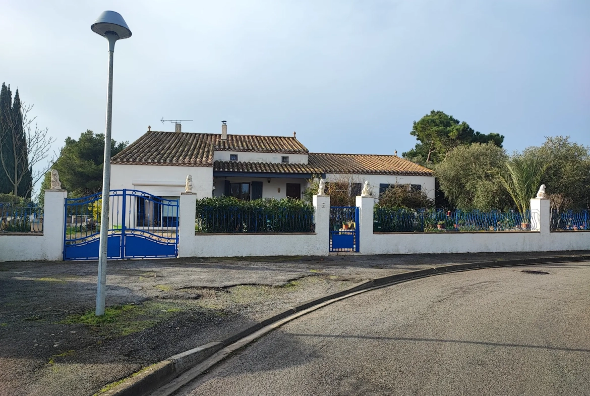 Grande villa familiale avec piscine dans le Minervois, vue montagne et terrain de 1142 m² 