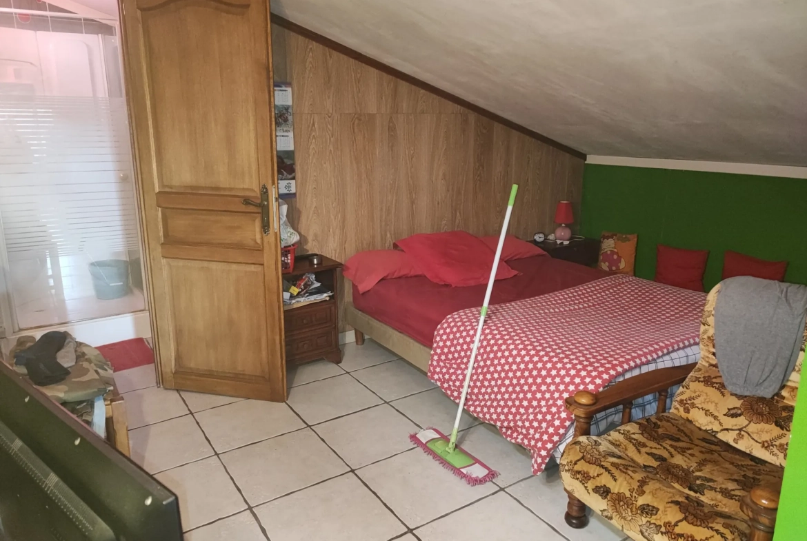 Grande villa familiale avec piscine dans le Minervois, vue montagne et terrain de 1142 m² 