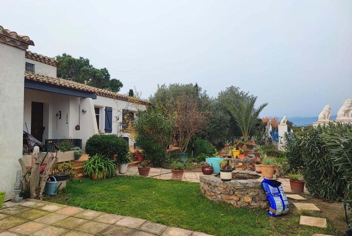Grande villa familiale avec piscine dans le Minervois, vue montagne et terrain de 1142 m² 