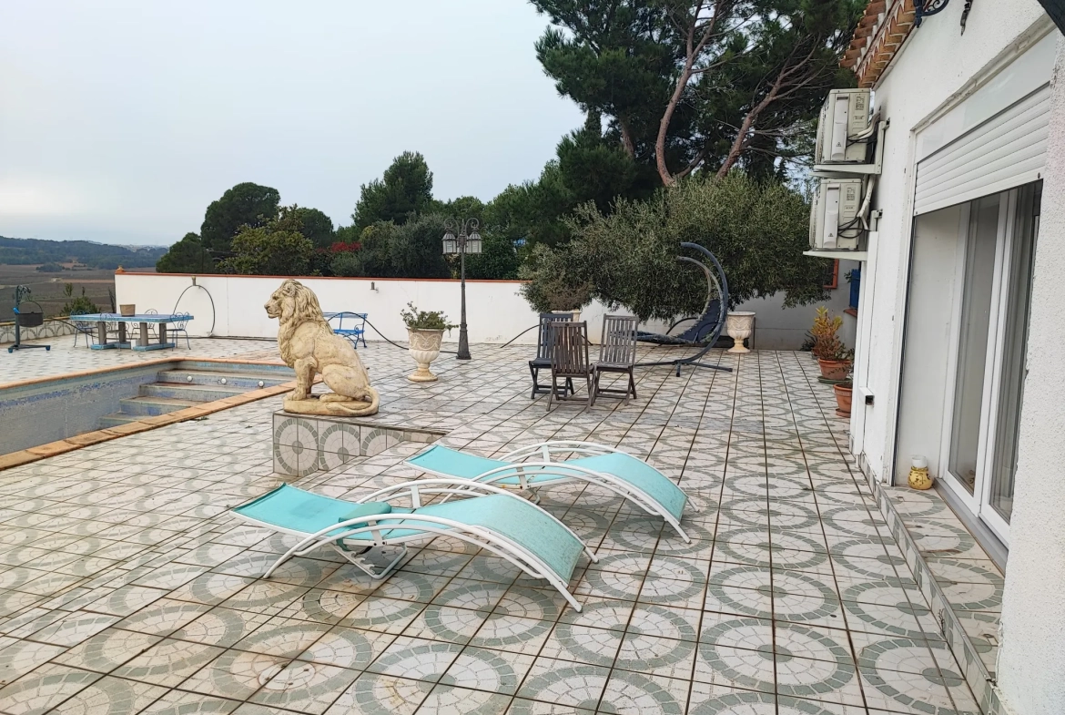 Grande villa familiale avec piscine dans le Minervois, vue montagne et terrain de 1142 m² 