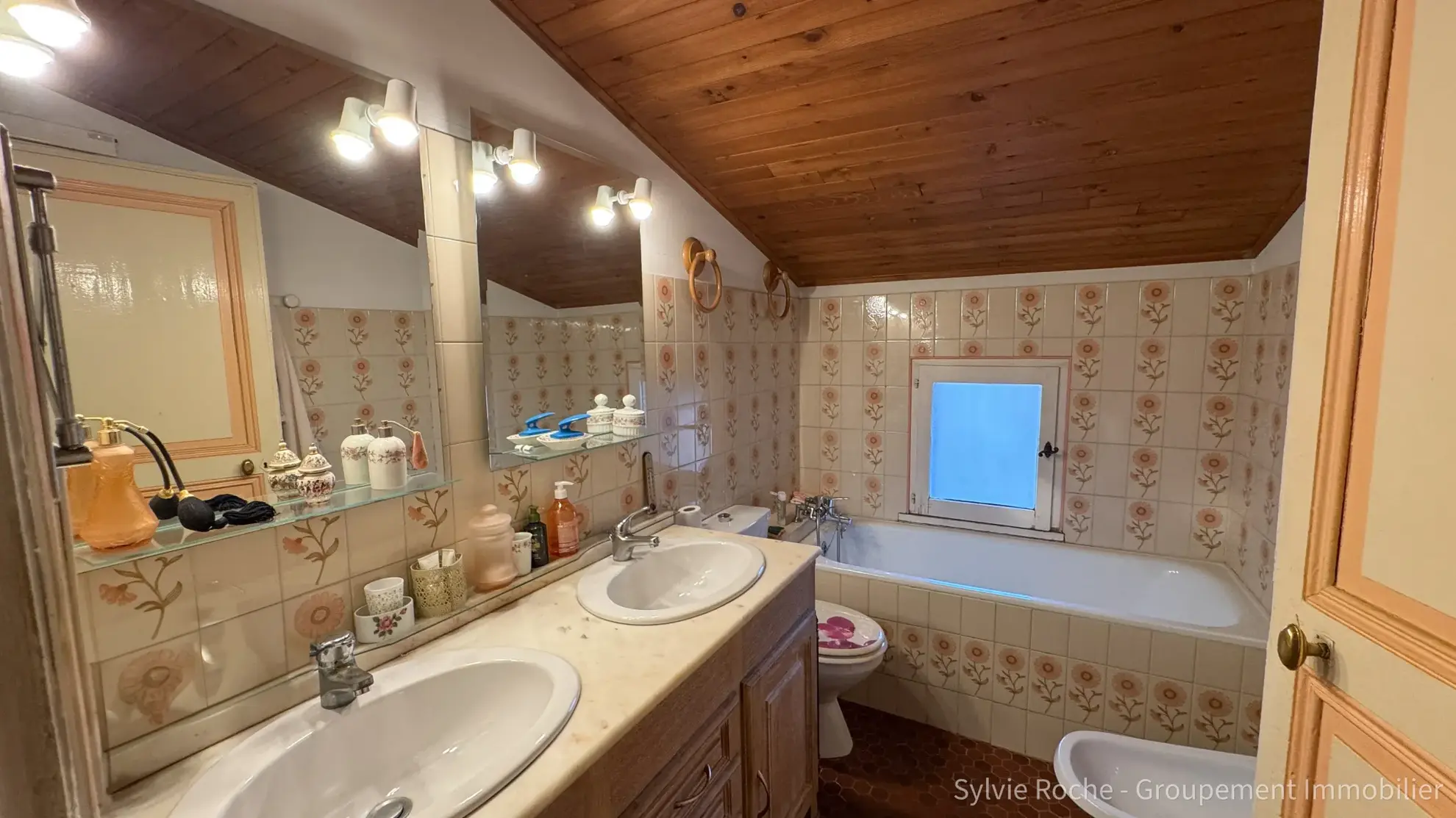Maison de caractère à Piolenc de 175 m² avec jardin et dépendances 