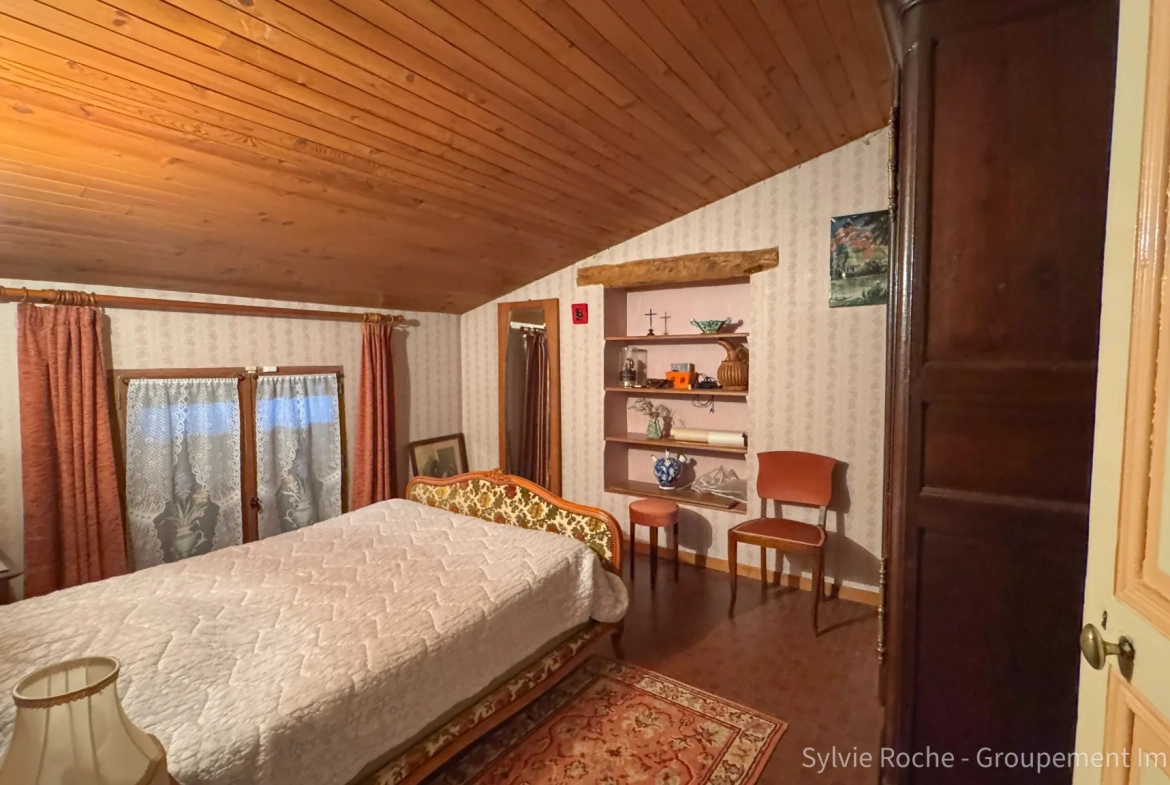 Maison de caractère à Piolenc de 175 m² avec jardin et dépendances 
