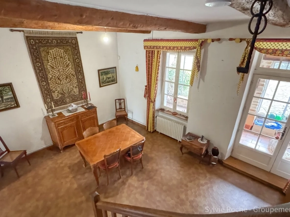 Maison de caractère à Piolenc de 175 m² avec jardin et dépendances 
