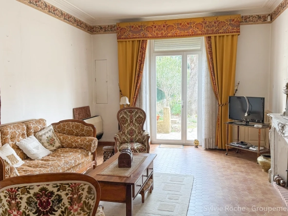 Maison de caractère à Piolenc de 175 m² avec jardin et dépendances 