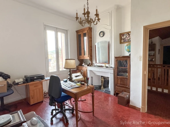 Maison de caractère à Piolenc de 175 m² avec jardin et dépendances 