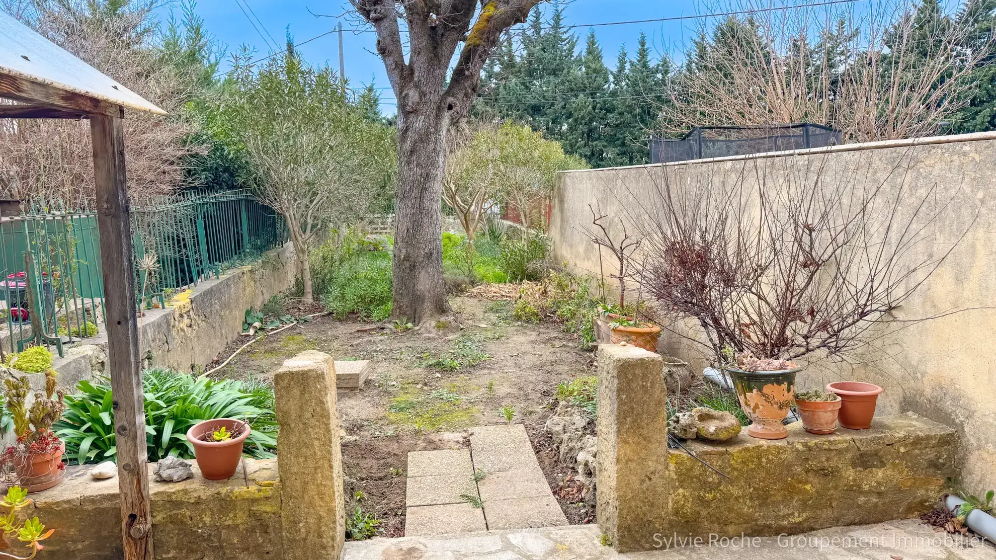 Maison de caractère à Piolenc de 175 m² avec jardin et dépendances 