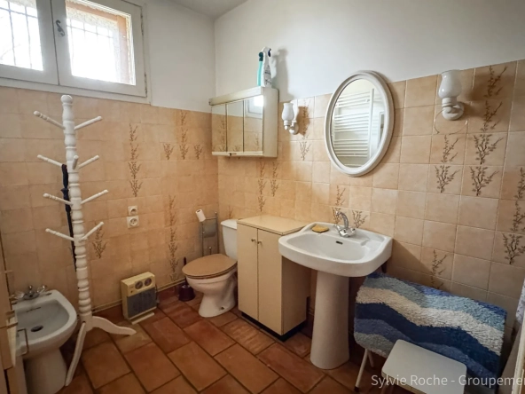 Maison de caractère à Piolenc de 175 m² avec jardin et dépendances 