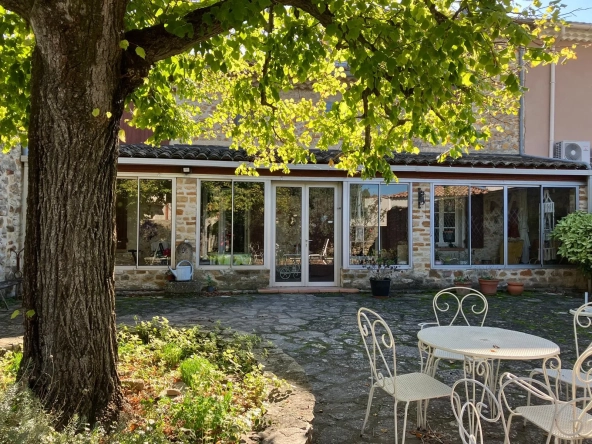Maison de caractère à Piolenc de 175 m² avec jardin et dépendances
