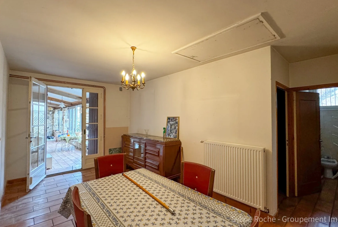 Maison de caractère à Piolenc de 175 m² avec jardin et dépendances 