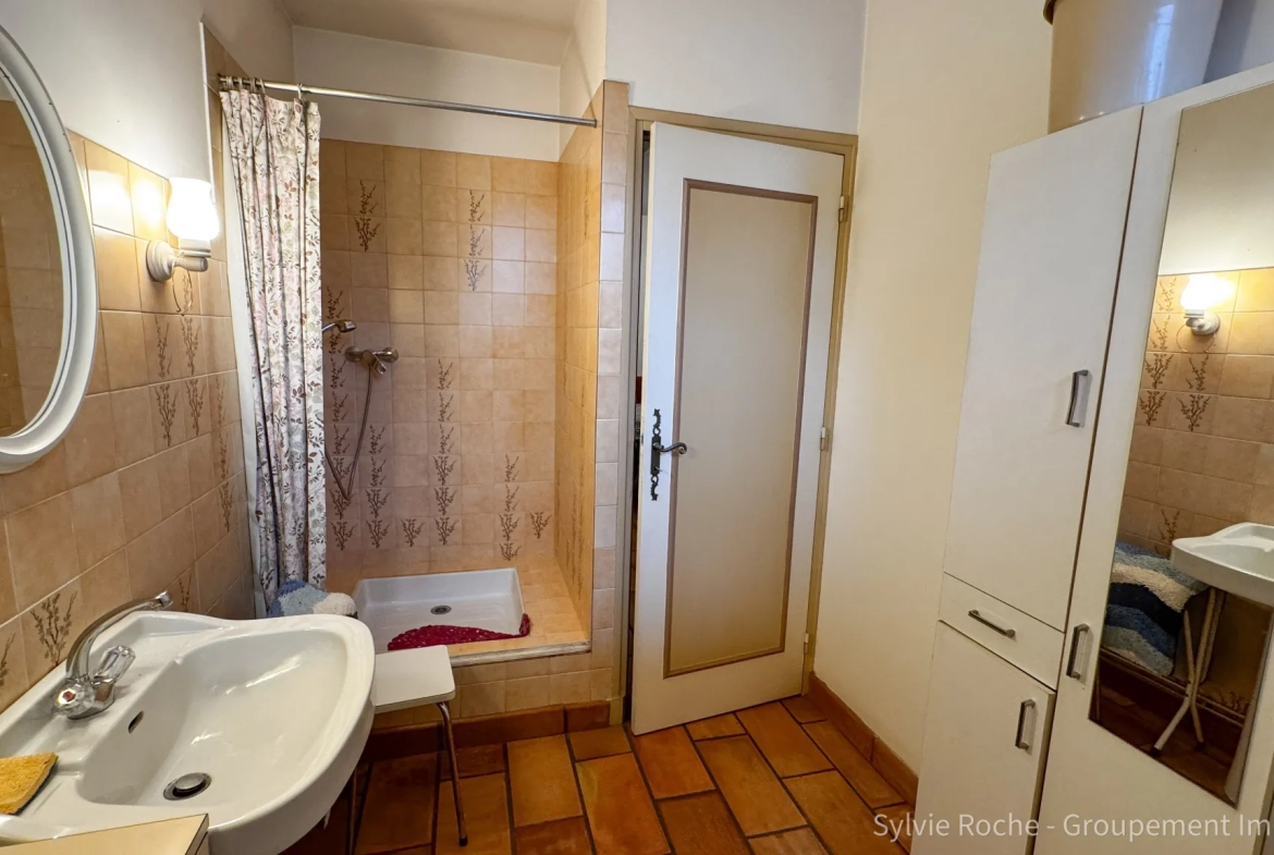 Maison de caractère à Piolenc de 175 m² avec jardin et dépendances 